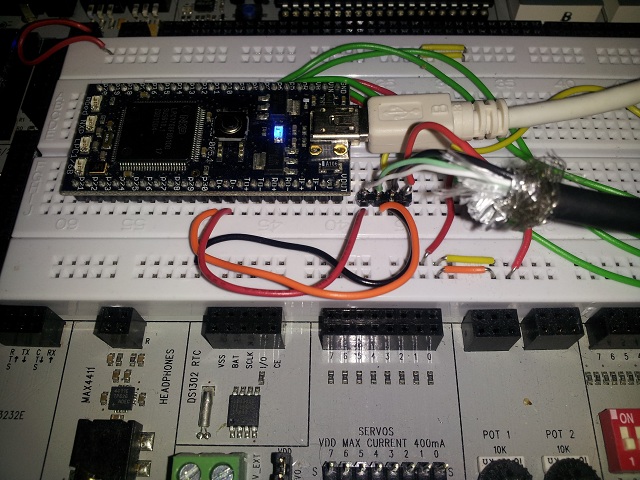 Picture of Mbed with USB cable